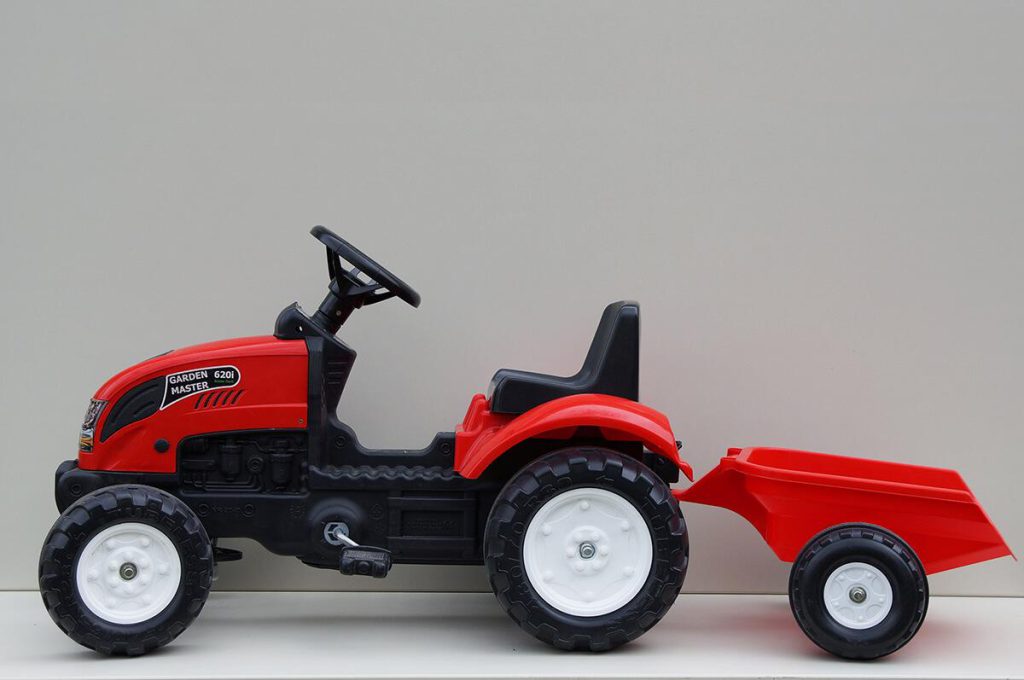 Rode speelgoedtractor